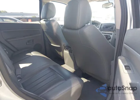 2005 Jeep Grand Cherokee Laredo z USA, uszkodzony, nr VIN 1J4HR48N85C648797